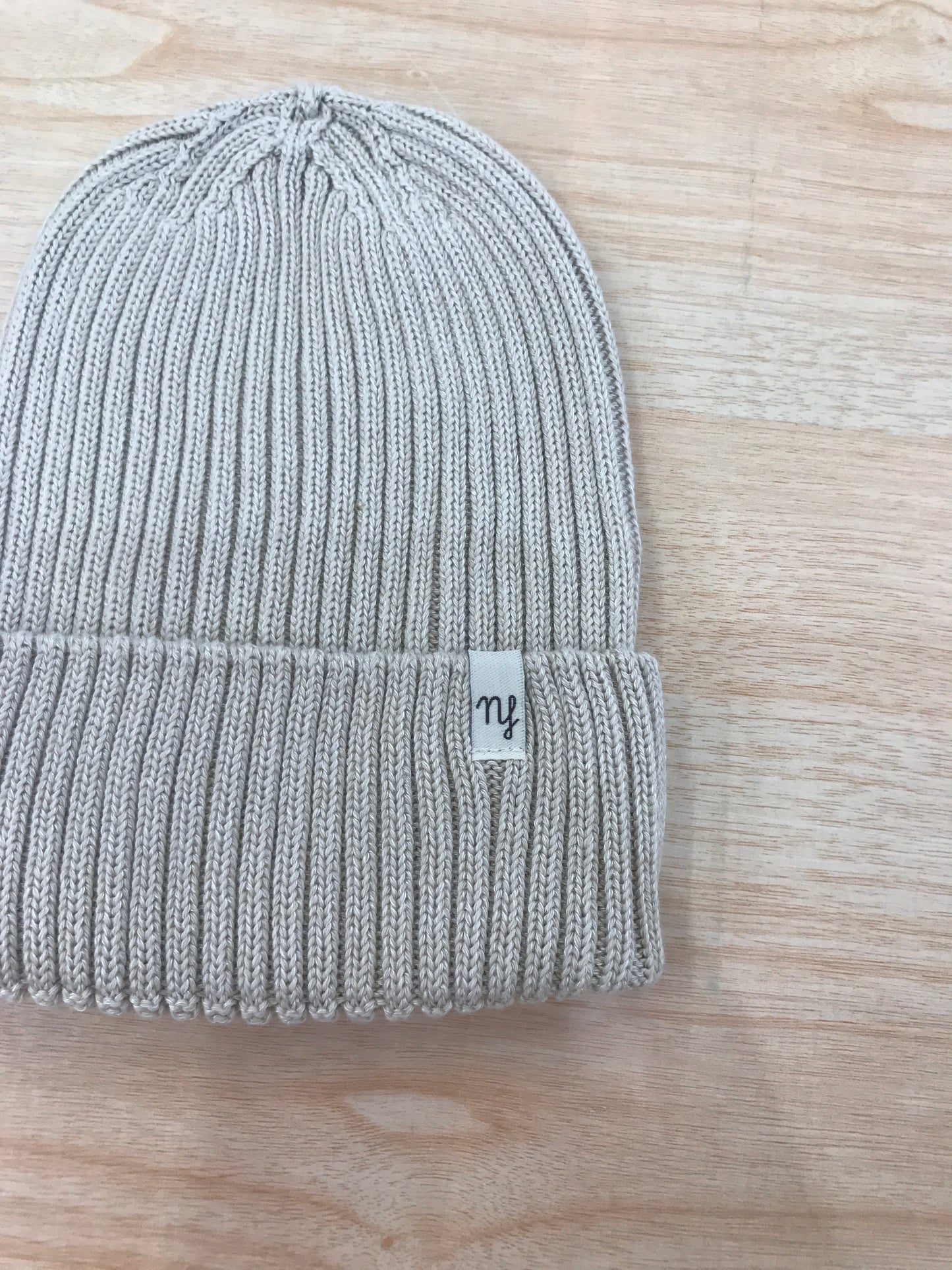 Cappello Nannafrufrù in filo di cotone tortora  a righe con risvolto