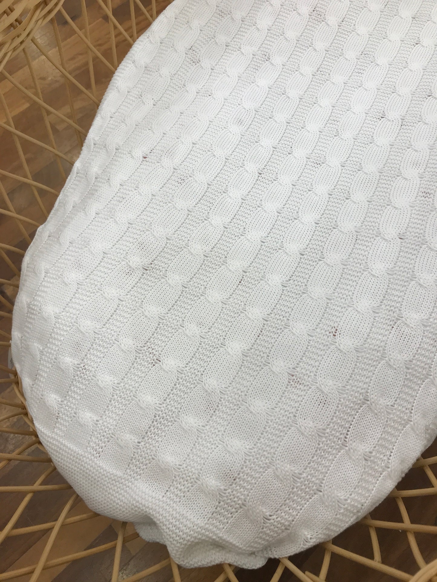 Coperta Baby Lord in filo bianca con lavorazione di trecce