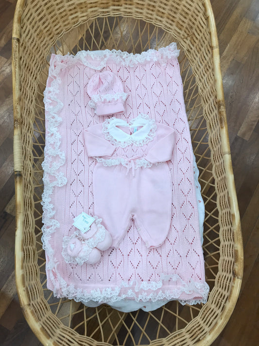 Coordinato nascita Bebè di Almy in filo dettagli traforati con pizzo coperta tutina cappello tutina e babbucce