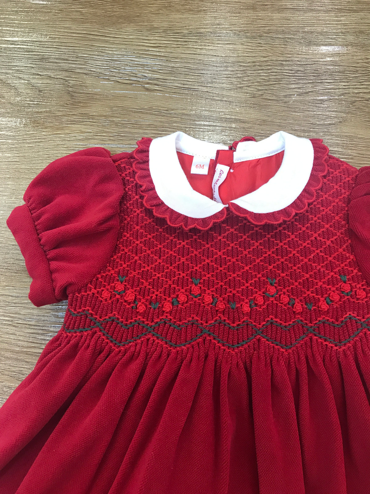 Abito Les Enfants de Gisele in velluto rosso mezza manica con punto smock e roselline ricamate