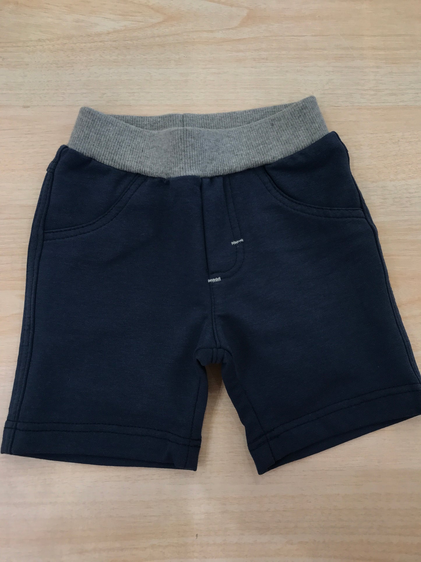 Pantalone Jo Milano in tuta corto blu scuro con elastico grigio