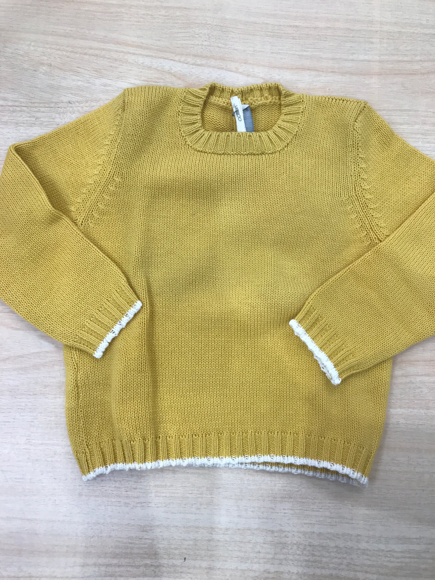 Maglione Colibrì in filo senape con rifiniture bianche e collo tondo