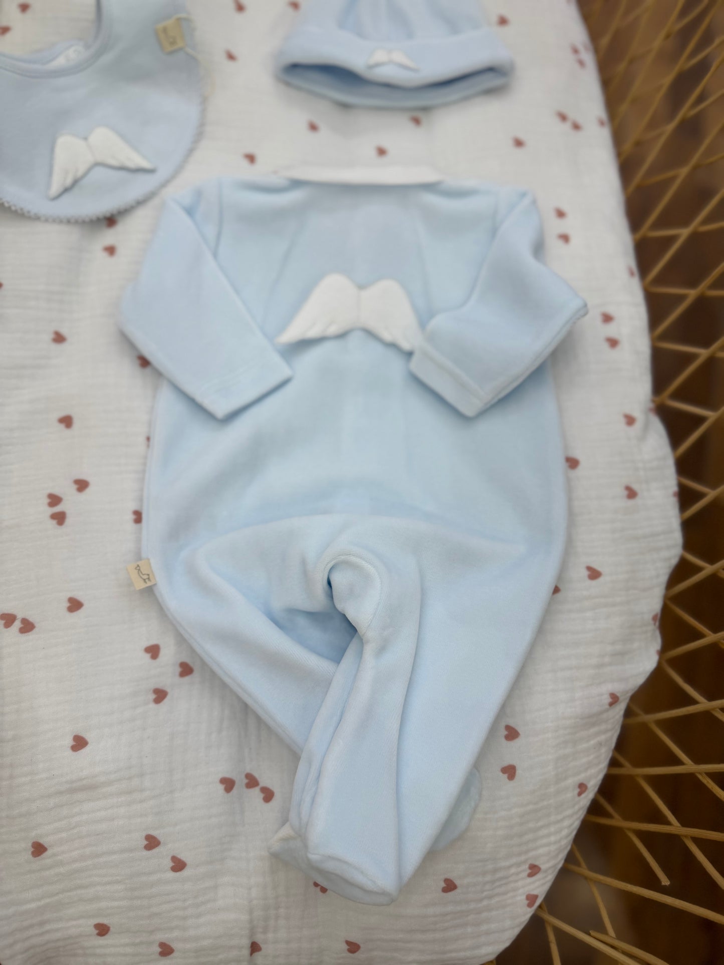 Coordinato nascita Baby Gi in ciniglia celeste con ali bianche