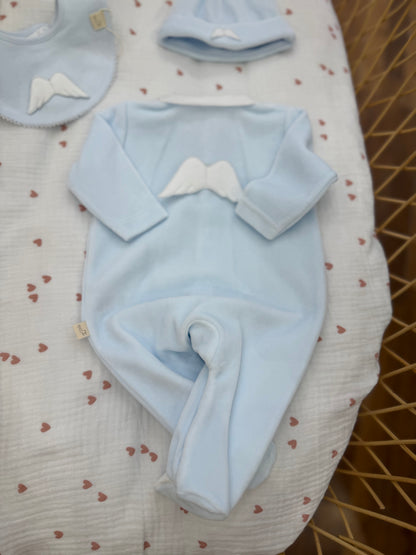 Coordinato nascita Baby Gi in ciniglia celeste con ali bianche
