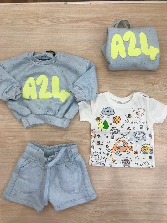 Tuta AVentiQuattrore in cotone celeste tre pezzi con sacca con t-shirt decorata da giochi