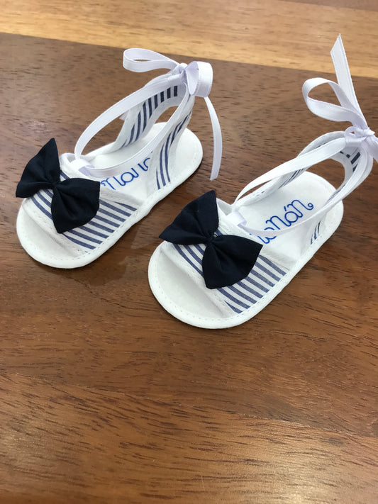 Sandalo Nanan a righe bianche e blu con fiocchetto sul davanti
