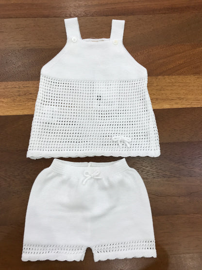 Completo PCS in filo due pezzi bianco traforato con bretelle con pantalone corto