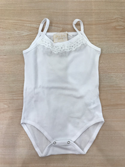 Body Story Loris in cotone bianco con bretelle bianche con rusche in pizzo sul davanti