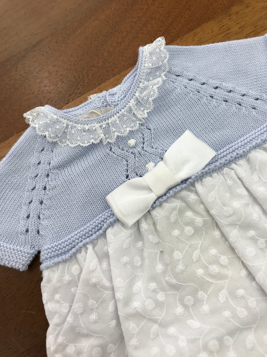 Pagliaccetto PCS in cotone bianco lavorato con corpetto in filo celeste lavorato con collo con valancienne al collo