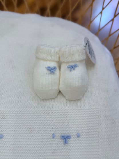 Coordinato nascita Baby Lord in lana panna con nodi d'amore celesti