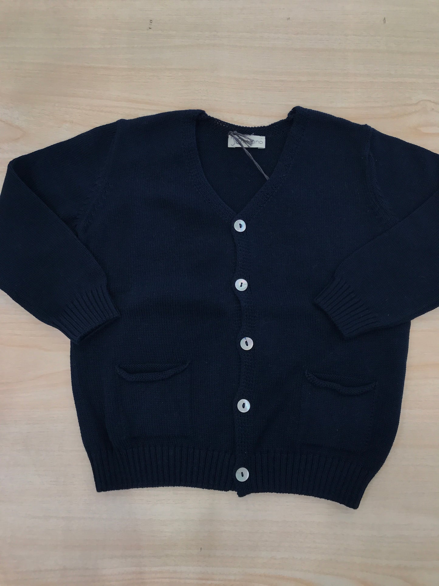 Cardigan Jo Milano in filo blu scuro con bottoncini sul davanti