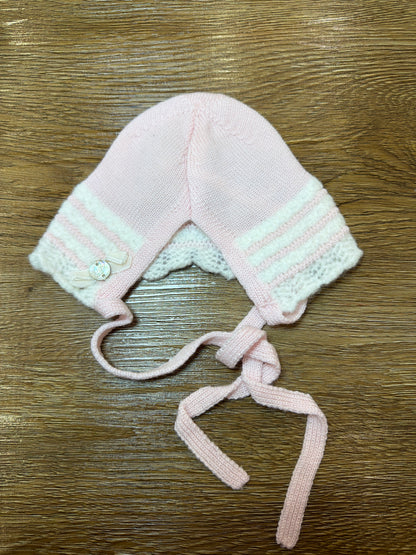 Cuffia Paz Rodriguez in lana rosa con rusche panna e lacci per fiocchetti