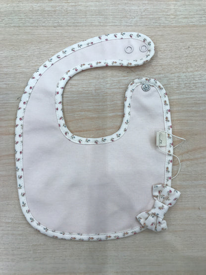 Bavetta Baby Gi in cotone rifinita al bordo in ciniglia rosa pesca floreale con fiocchetto