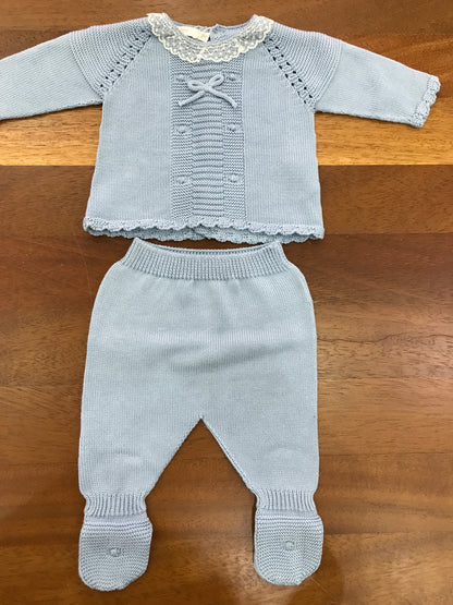 Completo PCS in filo celeste due pezzi con lavorazione sul davanti e valancienne applicato al colletto