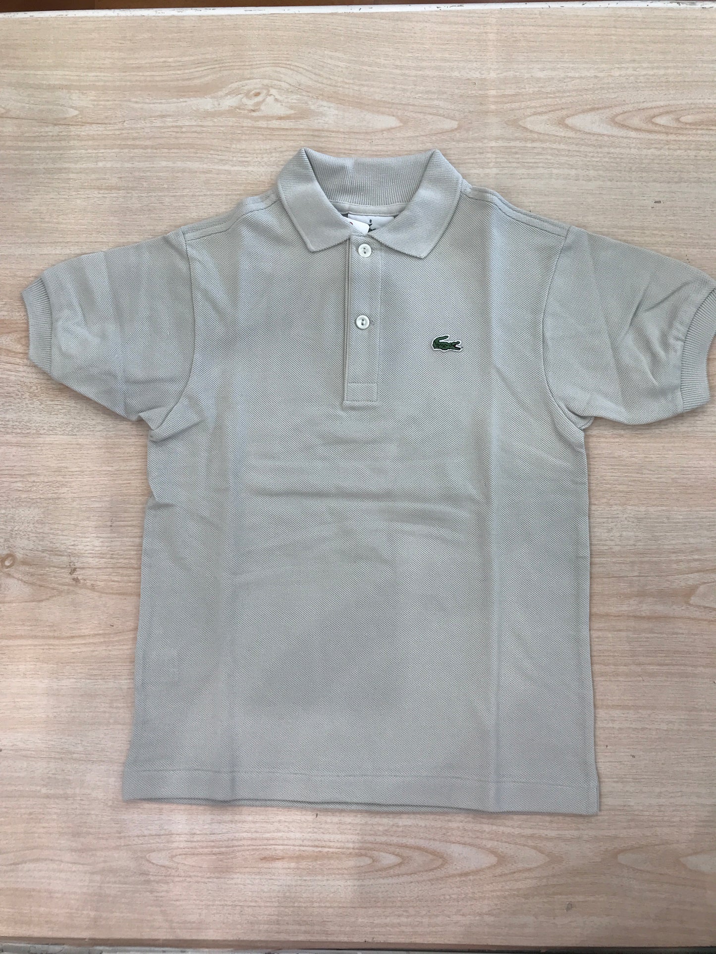 Polo Lacoste in cotone mezza manica con bottoncini e logo ricamato lateralmente unisex