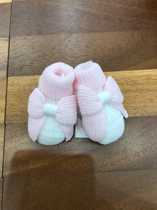 Babbucce Bebè di Almy in filo bianche con risvolto e fiocco rosa applicato sul davanti