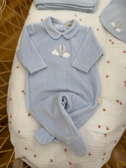Coordinato nascita Baby Gi tutina intera in ciniglia bavetta mussola e accappatoio abbinate con piccola mongolfiera