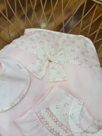 Coordinato Baby Gi in ciniglia rosa pesca con fiocchetti punto smock e fiorellini