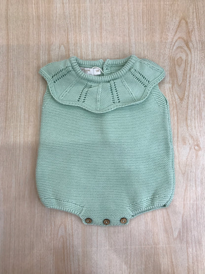 Pagliaccetto PCS in filo verde menta con collo smerlato con rusche