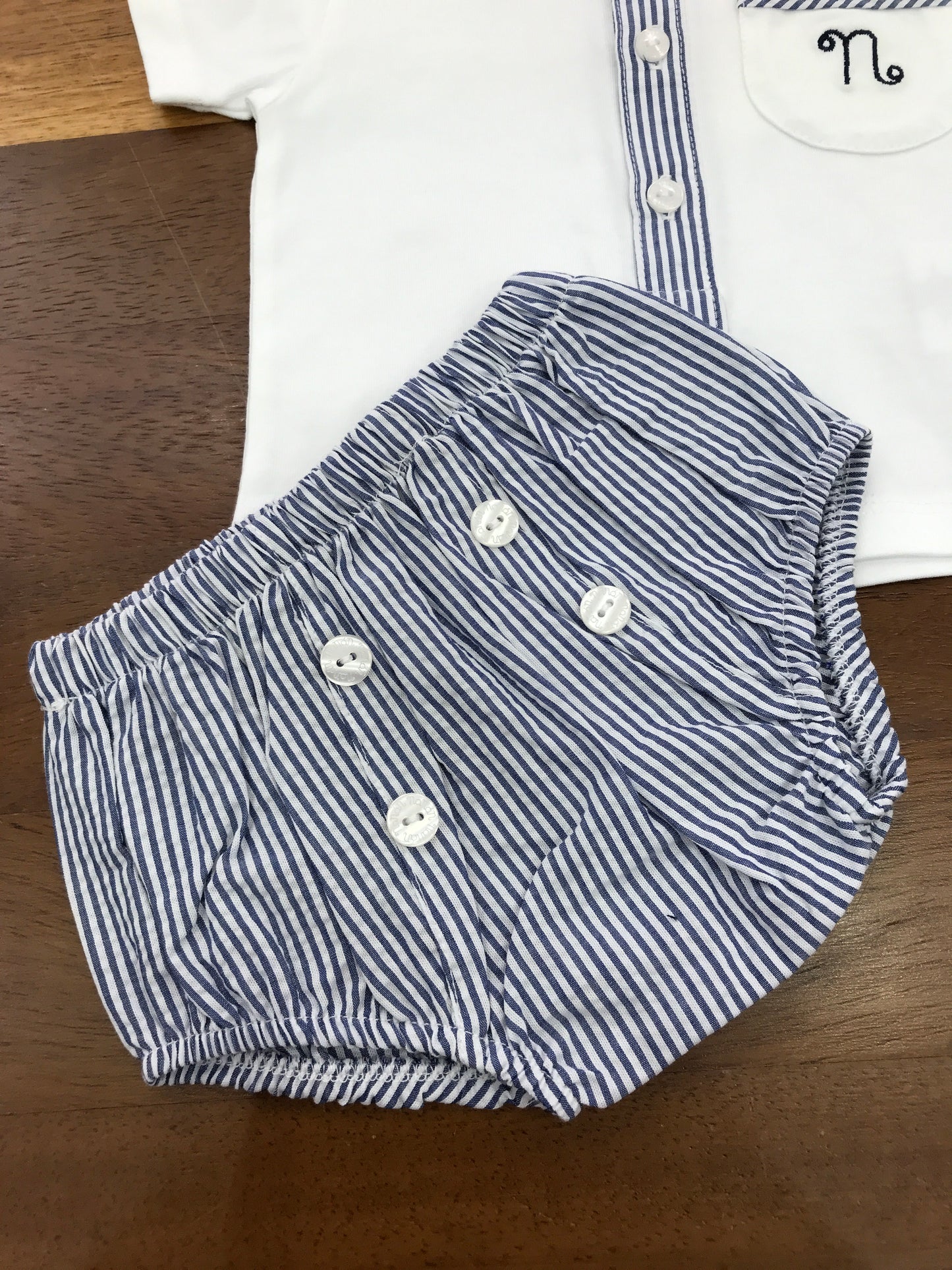 Completo Nanan due pezzi culotte a righe bianche e blu con bottoncini con t-shirt bianca mezza manica con collo blu a righe