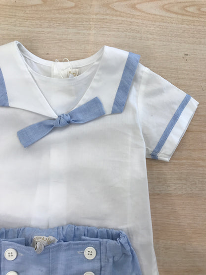 Completo Aletta due pezzi camicia con collo marinaretto e rifiniture celesti con bermuda con bottoni