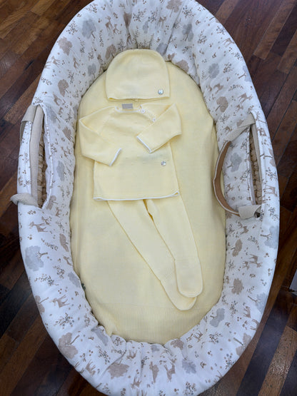 Coordinato Nascita in filo giallo coperta con coordinato due pezzi in filo con cappellino
