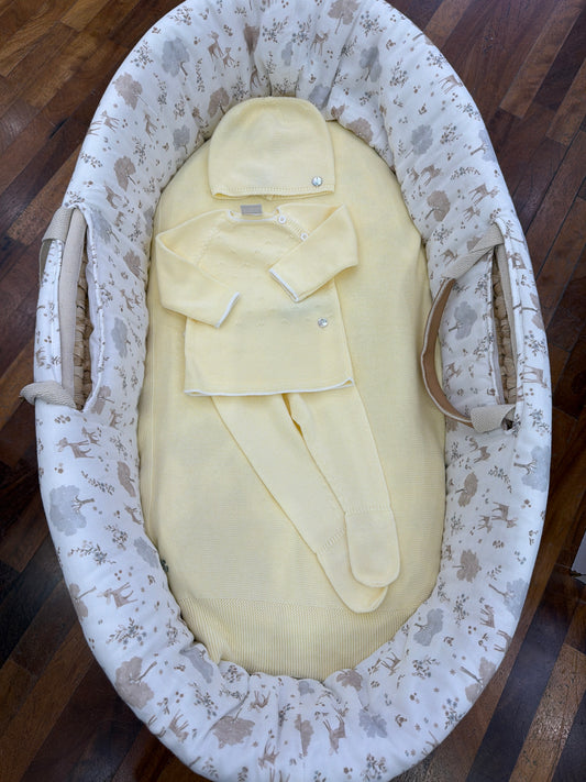 Coordinato Nascita in filo giallo coperta con coordinato due pezzi in filo con cappellino