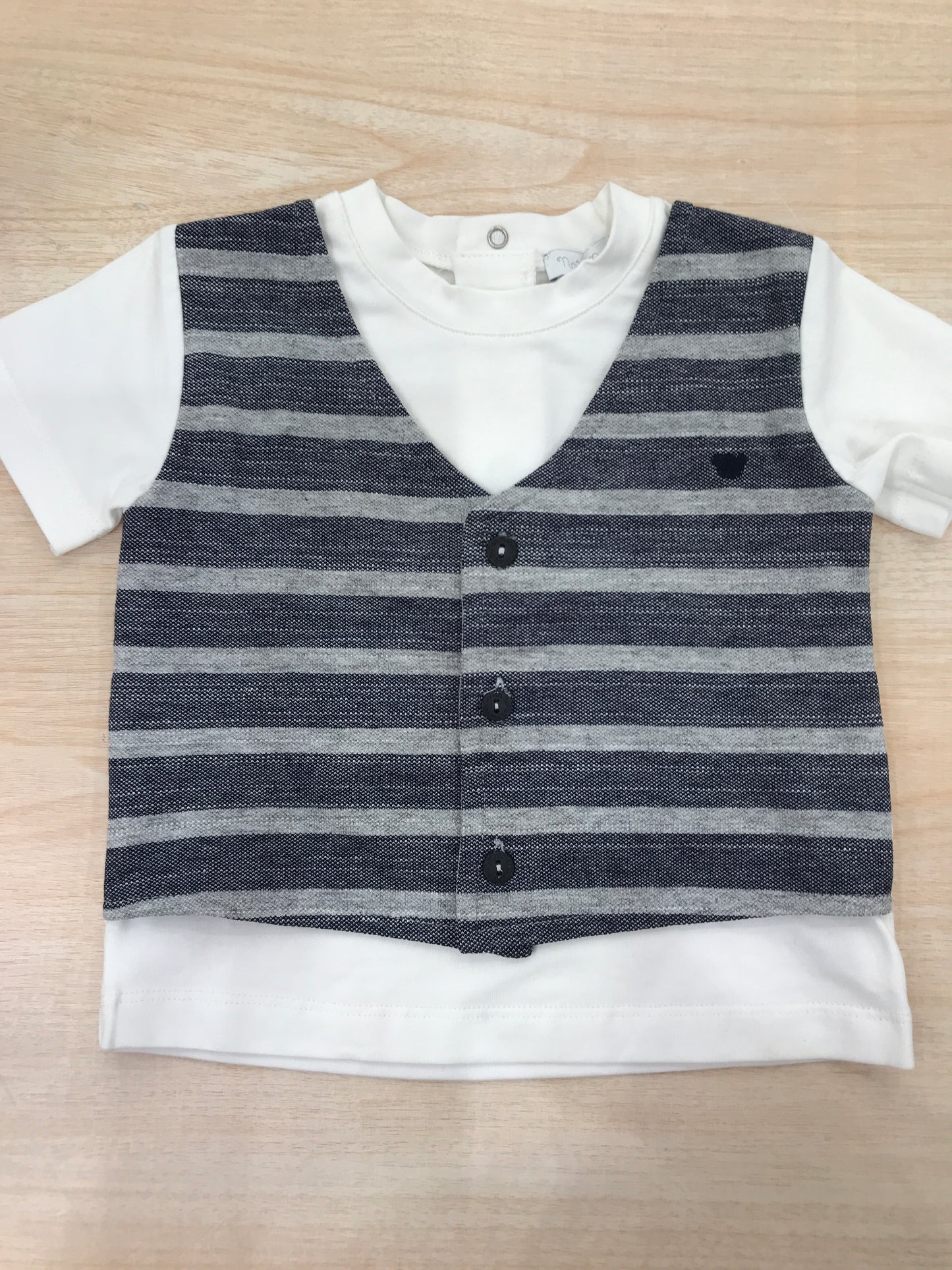 T-shirt Nanan mezza manica bianca in cotone con finto gilet blu e grigio a righe