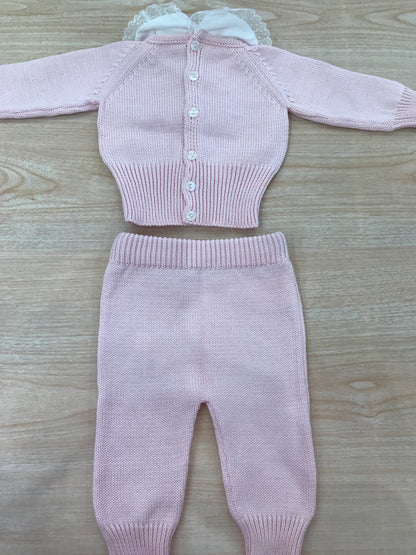 Tutina Colibrì in filo rosa due pezzi gamba lunga manica lunga con collo con applicazione di valancienne e fiocco in valancienne applicato al centro