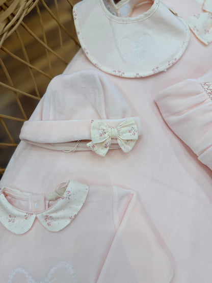 Coordinato Baby Gi in ciniglia rosa pesca con fiocchetti punto smock e fiorellini