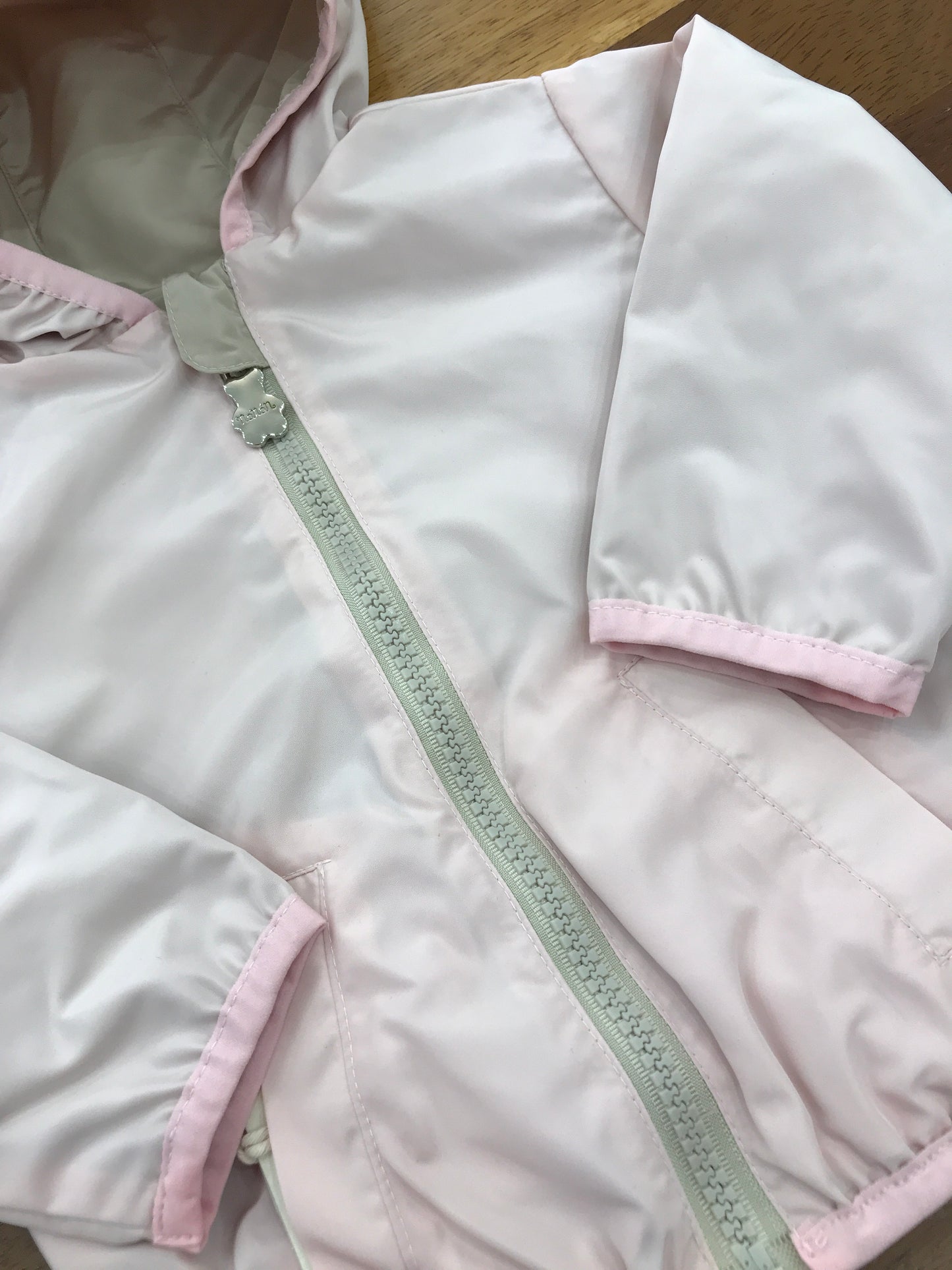 Giacca Impermeabile Nanan double face rosa e beige con cappuccio e tasche