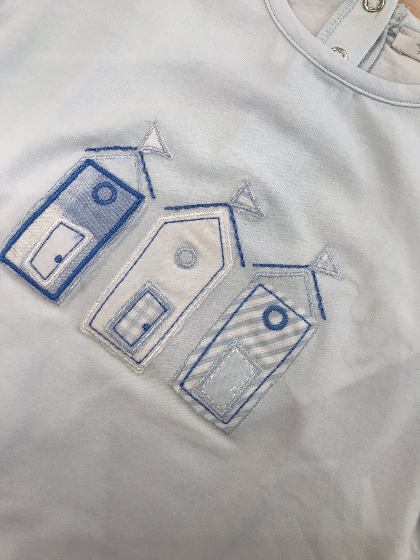 T-shirt Coccodèin cotone mezza manica celeste con disegni sul davanti