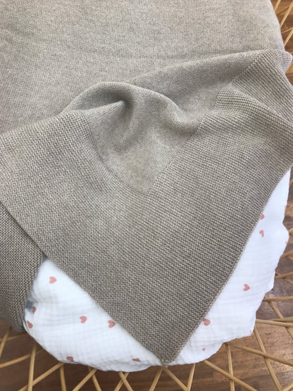 Coperta Paz Rodriguez tortora in lana basica con bordo rifinito