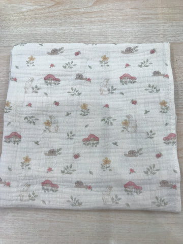 Mussola Baby Gi in garza beige con piccoli animaletti