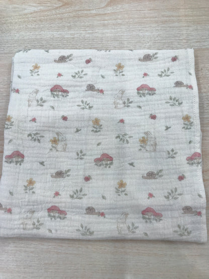 Mussola Baby Gi in garza beige con piccoli animaletti