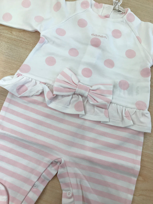 Tutina Nanan in cotone manica lunga con piedini con pois e righe rosa con rusche e fiocchetto