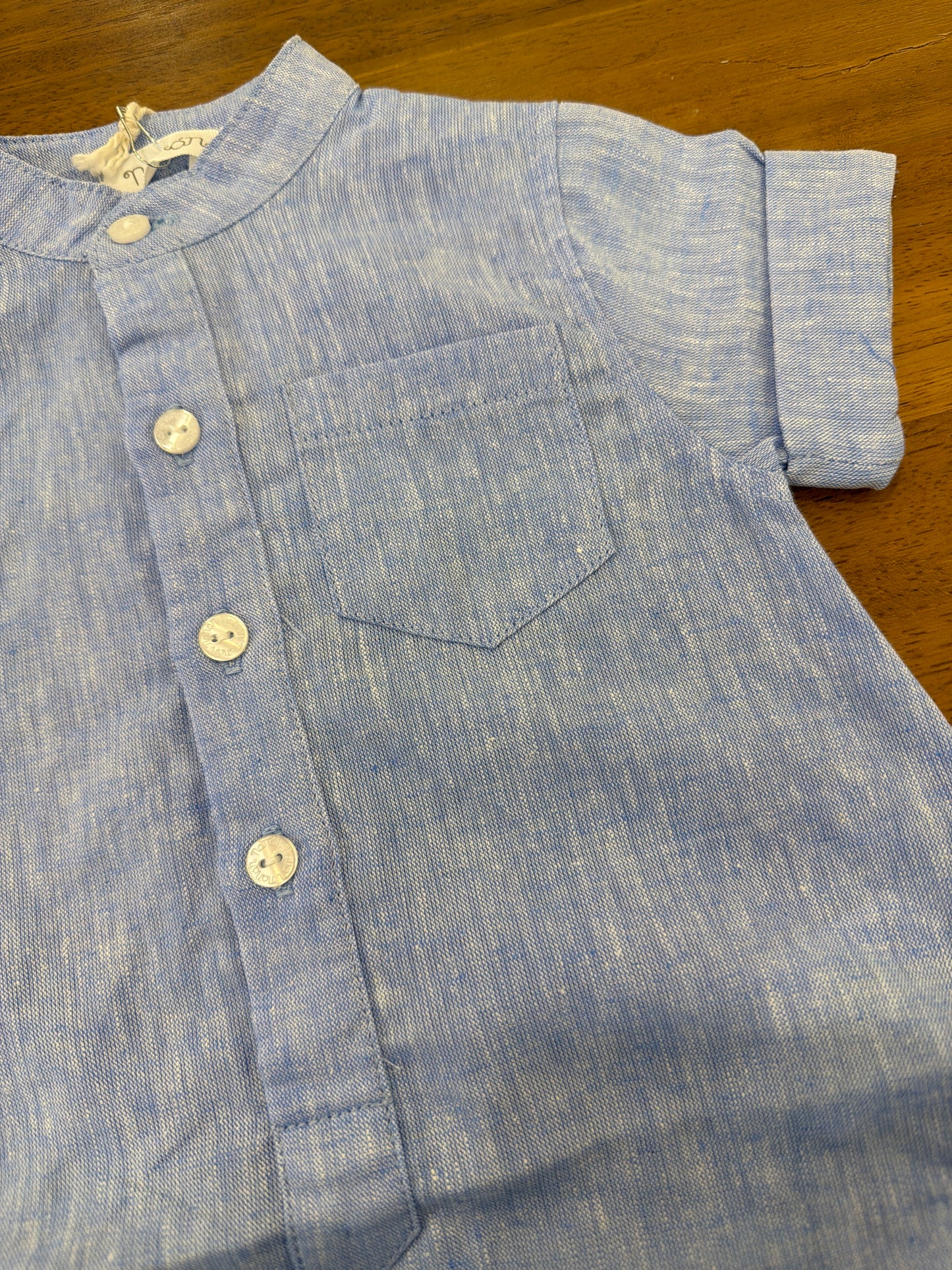 Pagliaccetto Nanan in lino celeste mezza manica con bottoncini sul davanti