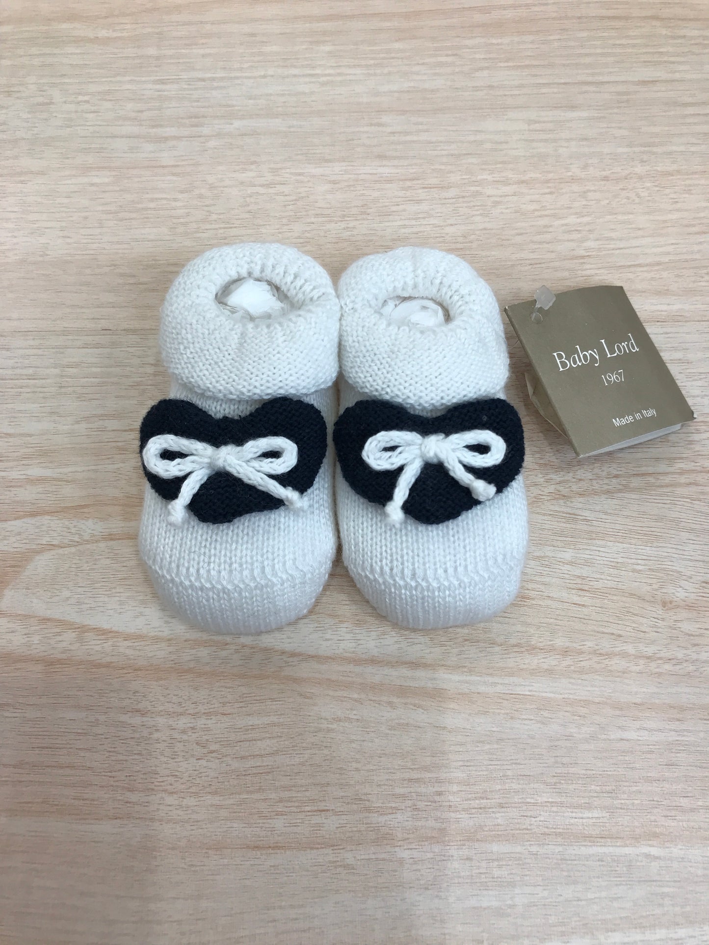 Babbucce Baby Lord in filo bianco con cuore blu scuro