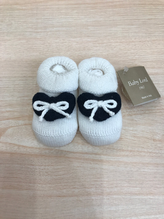 Babbucce Baby Lord in filo bianco con cuore blu scuro