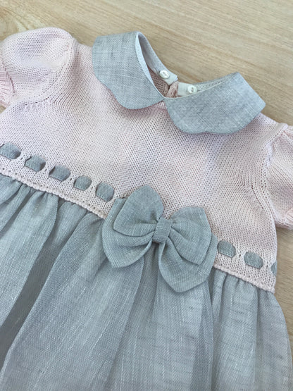 Abito Colibrì con corpetto in filo rosa con gonna in lino grigio con passanastro e fiocchetto