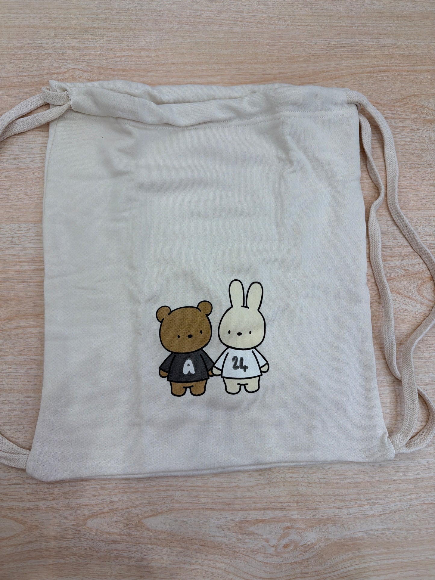 Tuta AVentiQuattrore in cotone beige tre pezzi t-shirt felpina e pantalone lungo con sacca abbinata decorato da orsetti