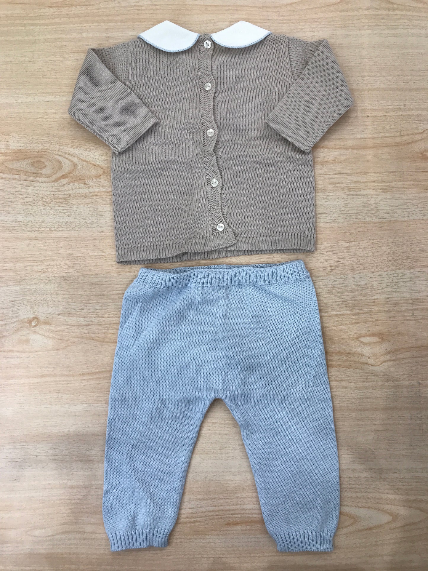 Tutina Baby Lord due pezzi in filo manica lunga tortora con orsetto e fiocchetto sul davanti pantalone celeste