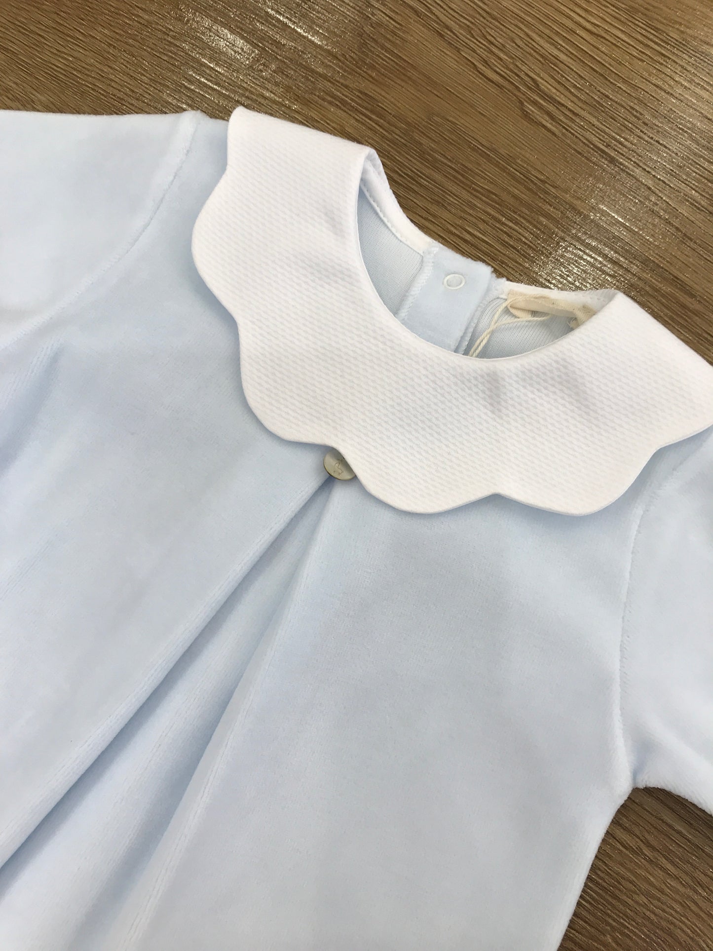 Tutina Baby Gi in ciniglia celeste intera con collo tondo smerlato