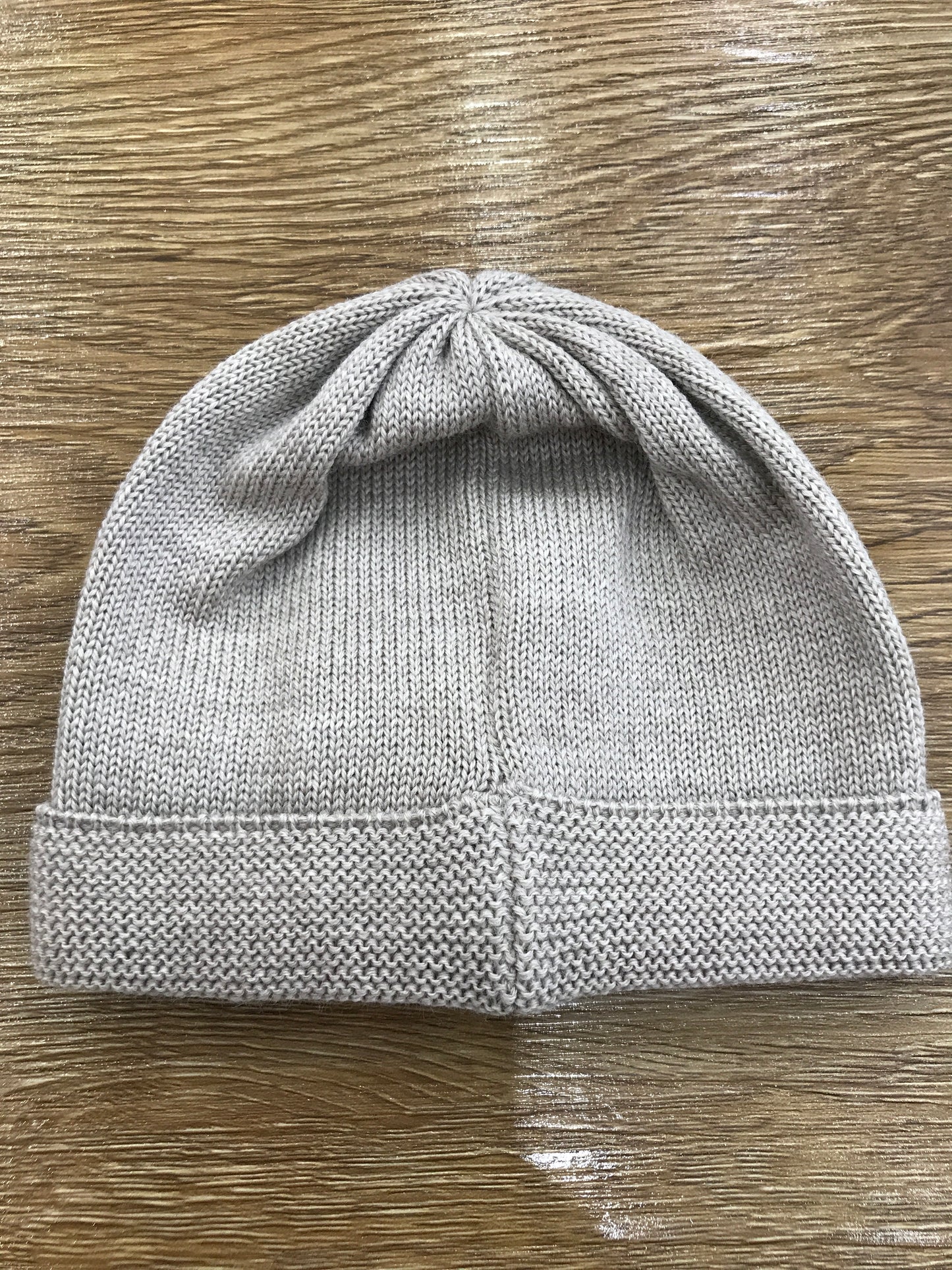 Cappello Baby Lord in lana tortora con fiocco in velluto verde