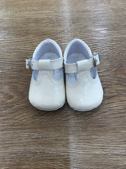 Scarpe Tinny Shoes in vernice con occhielli e cinturino