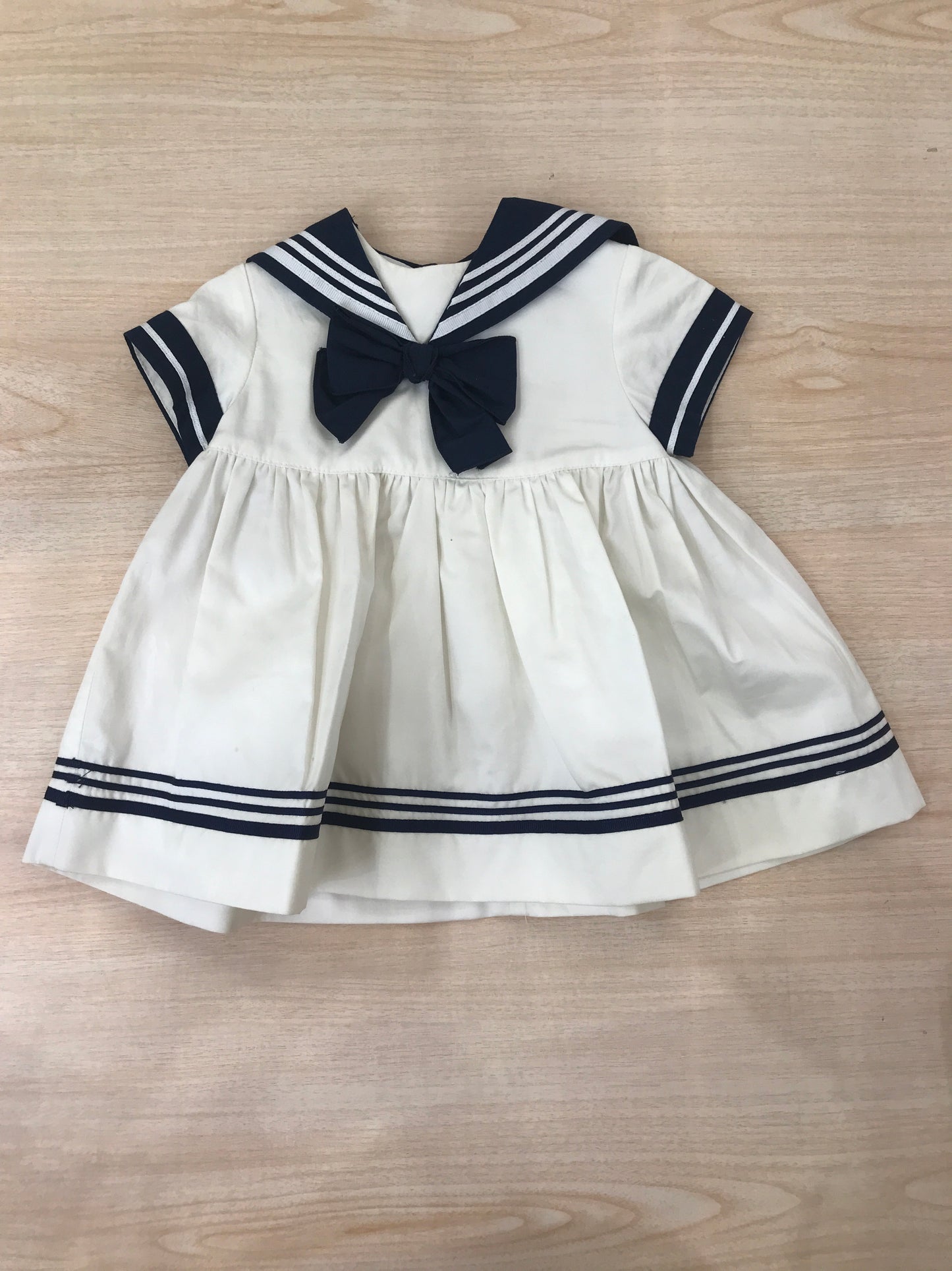 Abito Cielo Blu in cotone bianco e blu a righe stile marinaretto con fiocchetto sul davanti