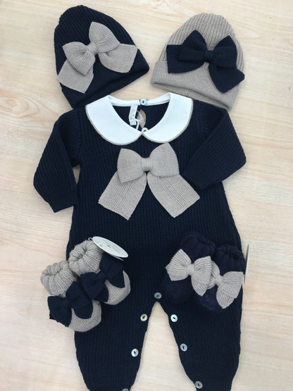 Tutina Baby Lord in lana a costa inglese blu scuro intera con fiocco tortora e colletto rifinito torortora