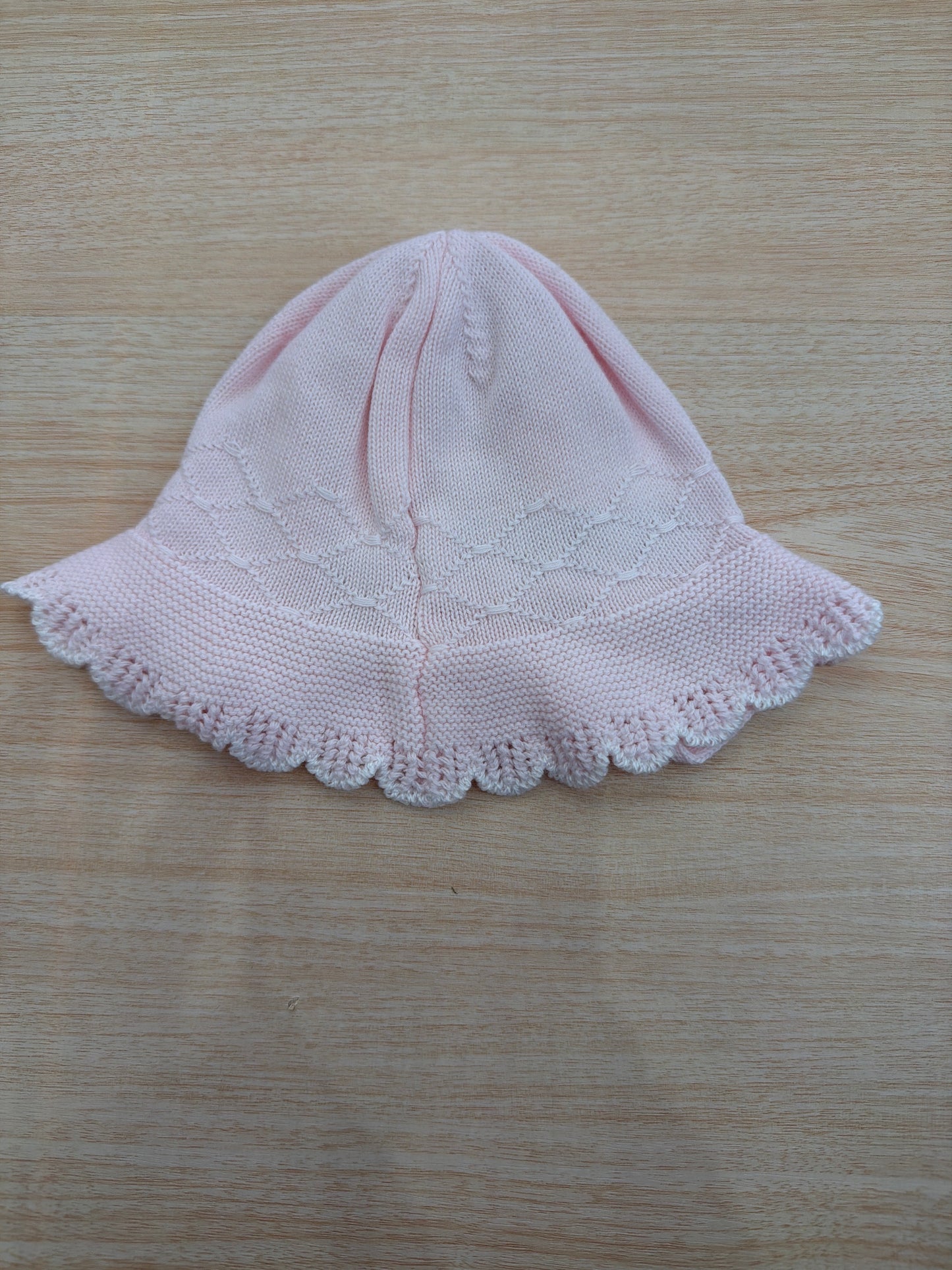 Cappello Paz Rodriguez in filo con smerlo al bordo con lavorazione