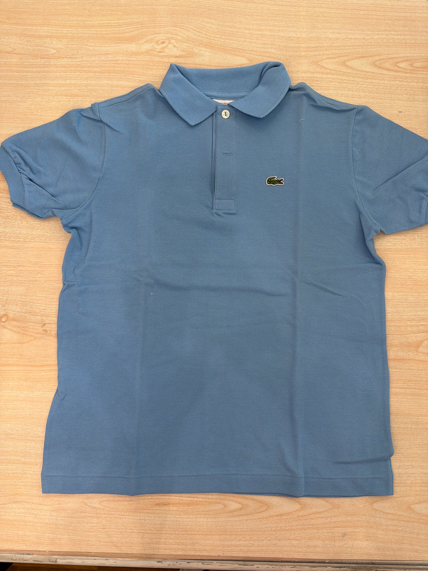 Polo Lacoste in cotone mezza manica con bottoncini e logo ricamato lateralmente unisex
