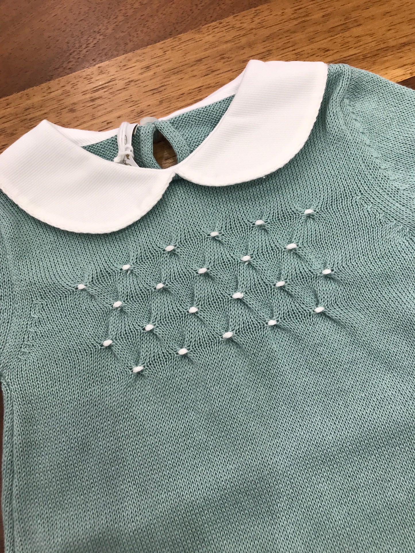Pagliaccetto Baby Lord in filo mezza manica collo tondo bianco lavorazione di punto smock bianco sul petto